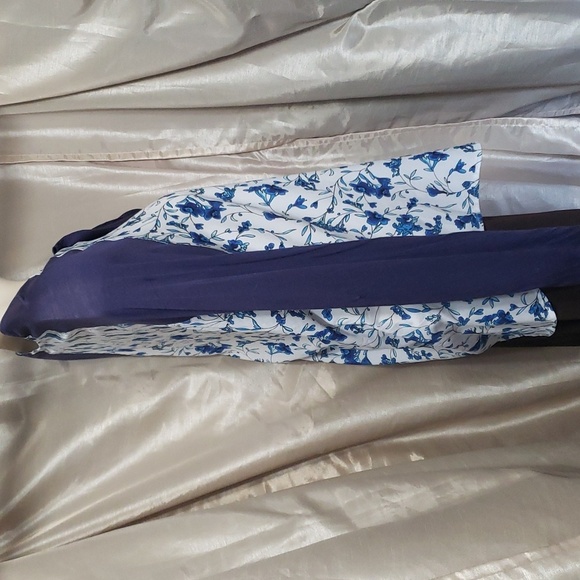 French Connection. Blues & White Floral Top' Raglan 3/4 Sleeves; Scoop Neck. EUC - Picture 6 of 12